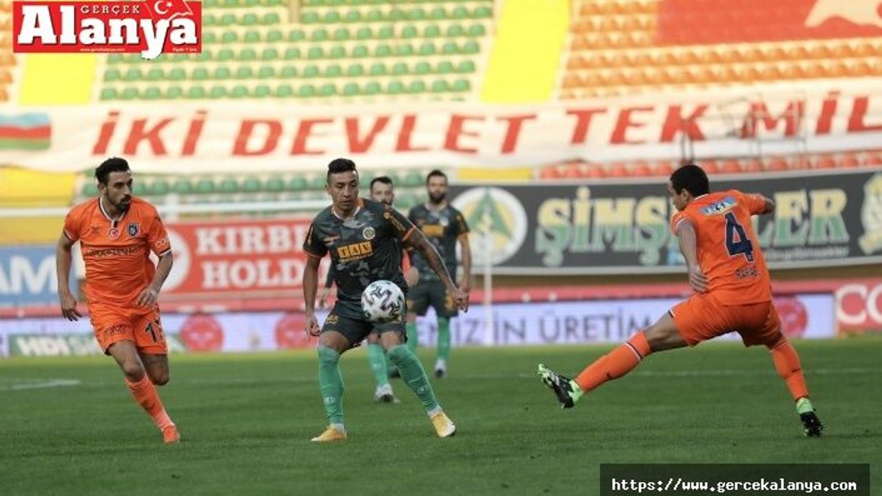 Alanyaspor, Başakşehir'i 3-0 yendi