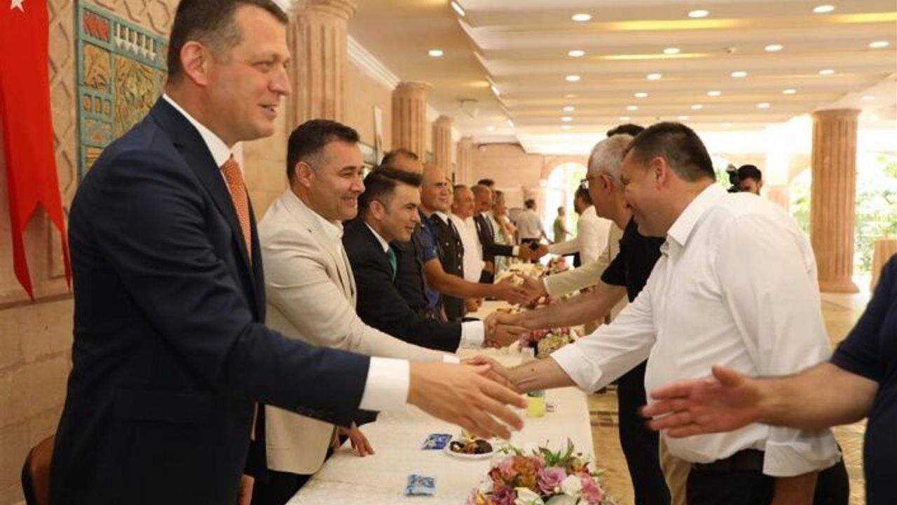 Başkan Yücel, protokolle bayramlaştı
