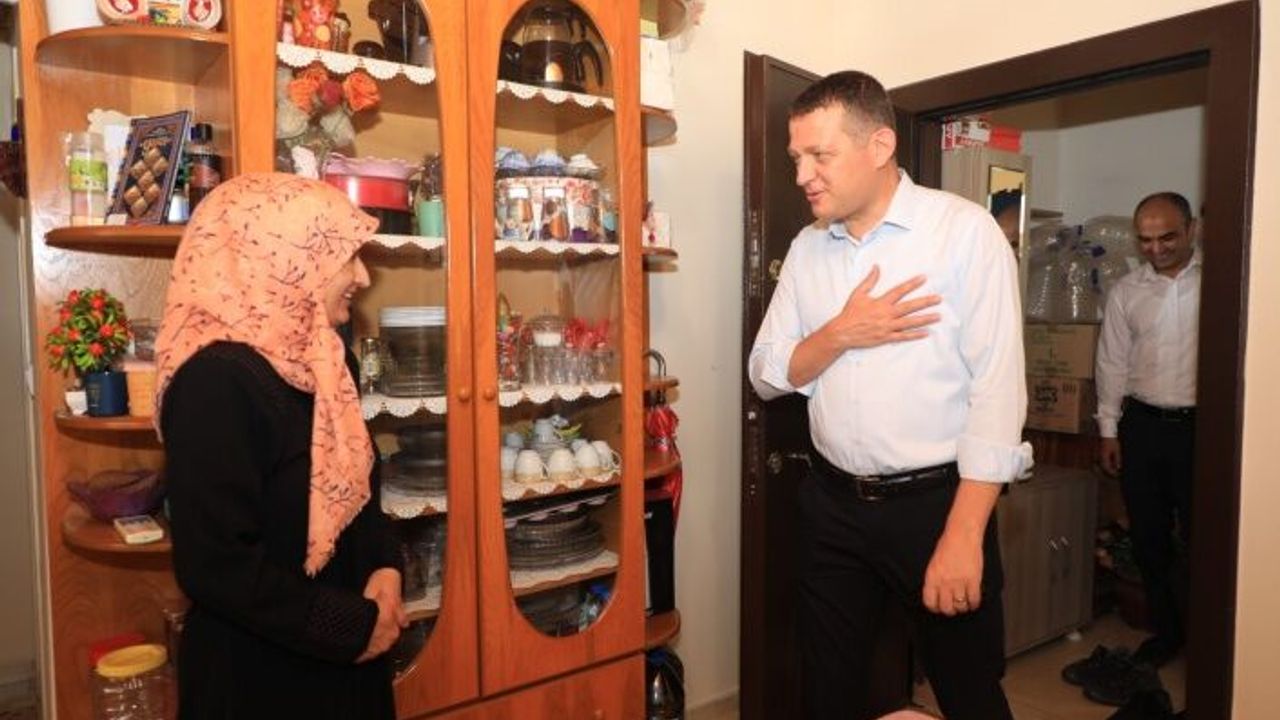 Kaymakam Ürkmezer'den bayram öncesi ailelere ziyaret 