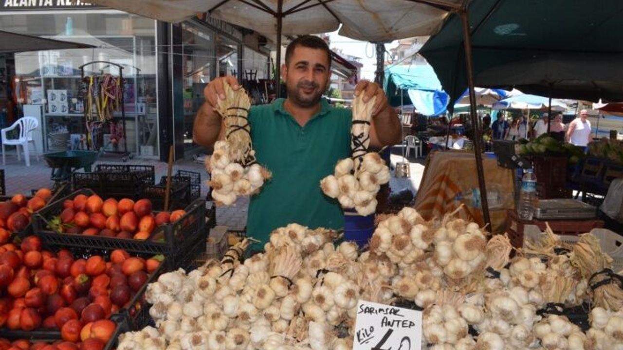 Pazarın kralı kiraz ve sarımsak oldu