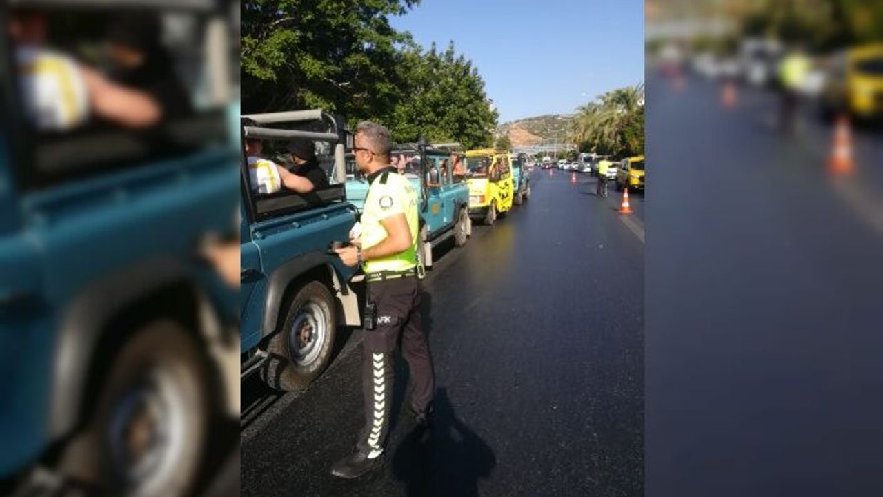 Alanya’da 2 safari aracı trafikten men edildi. 