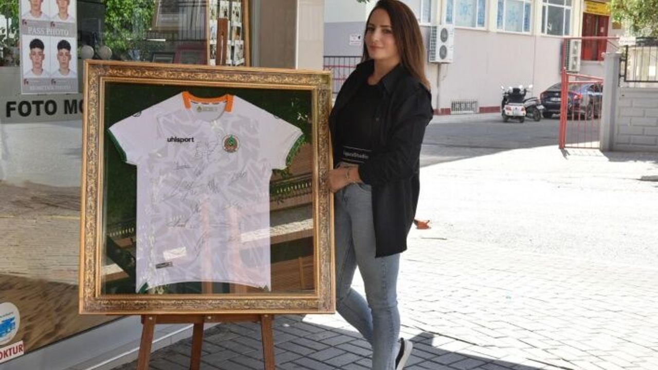 Ela bebek için imzalı forma satışa çıkarılacak