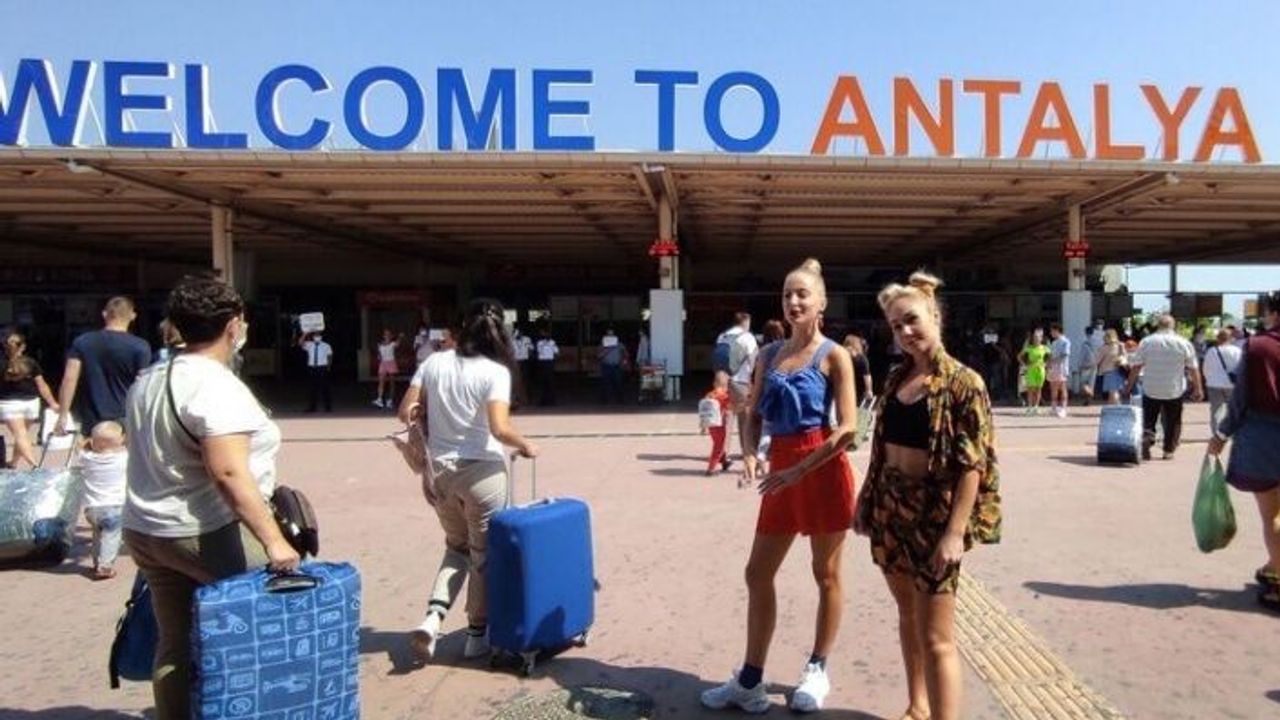 Antalya’ya gelen turist sayısı 9 milyonu geçti