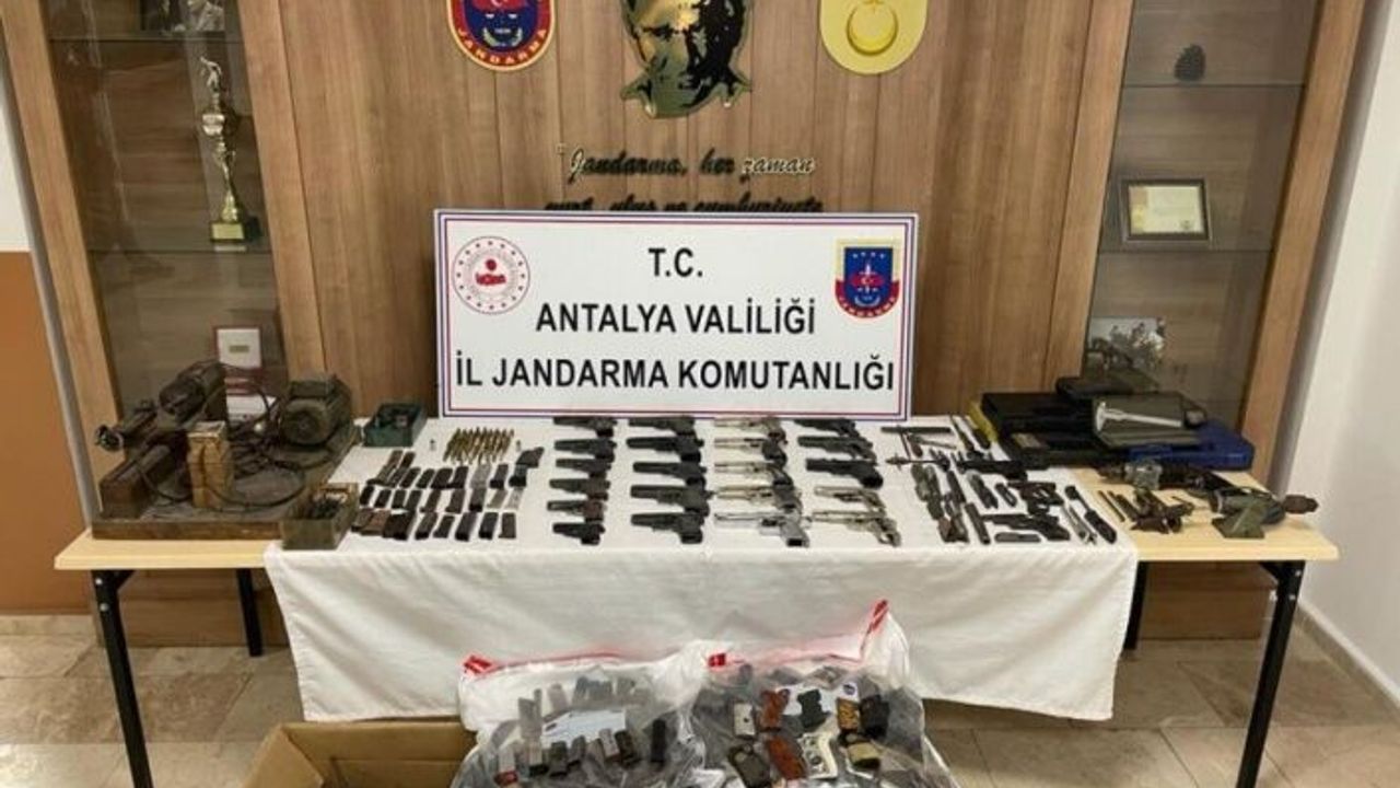 22 adet ruhsatsız tabanca ele geçirildi