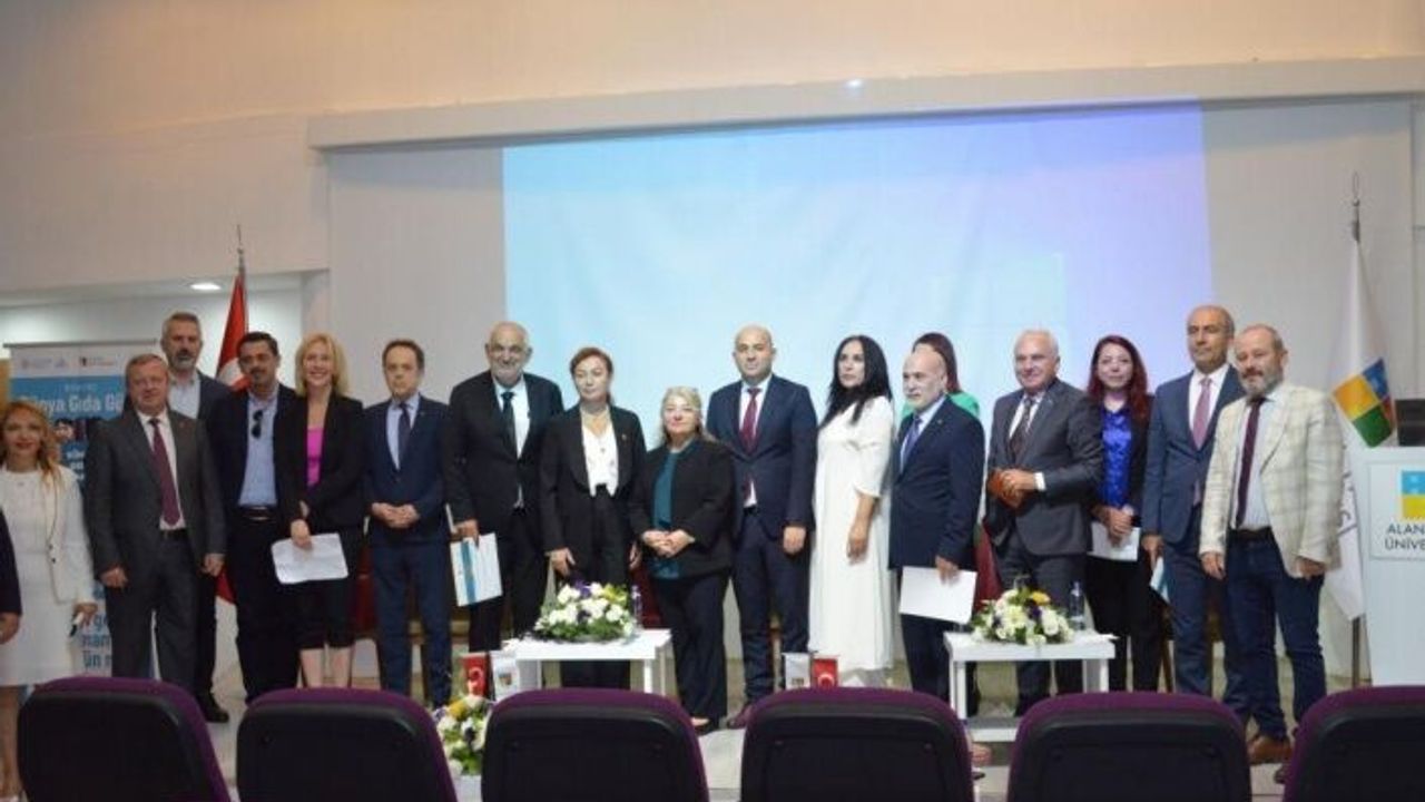 Alanya HEP Üniversitesi’nde ‘Kimseyi   geride bırakma’ sloganıyla gıda paneli