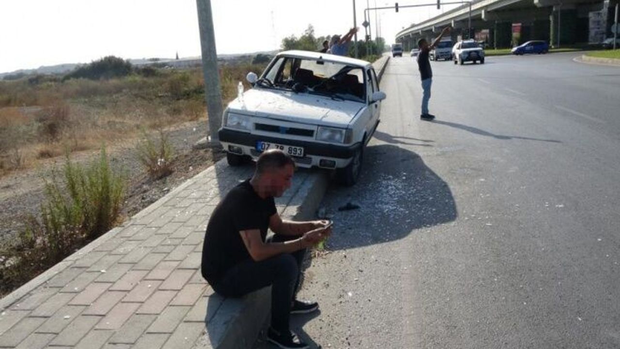 Alanya yolunda direğe çarptı | Yüzü kanlar içinde kazayı anlattı