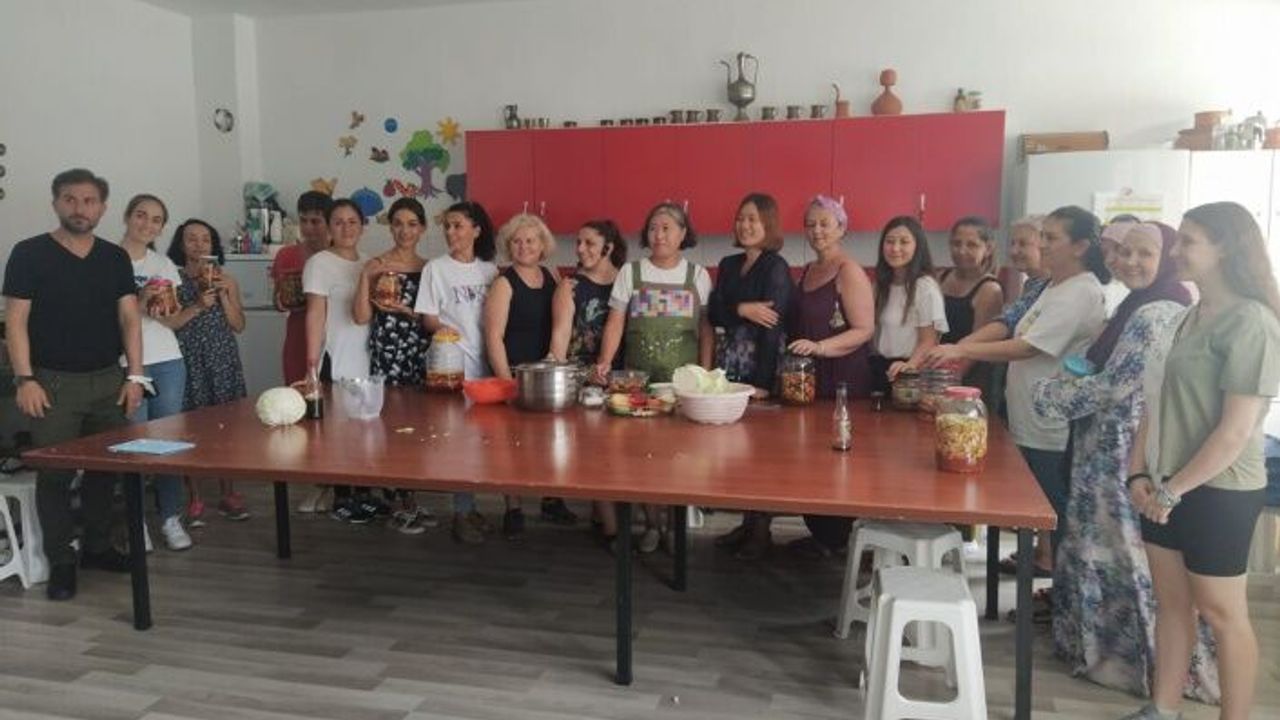Alanya’da Kore yemekleri pişirip terapiye katıldılar