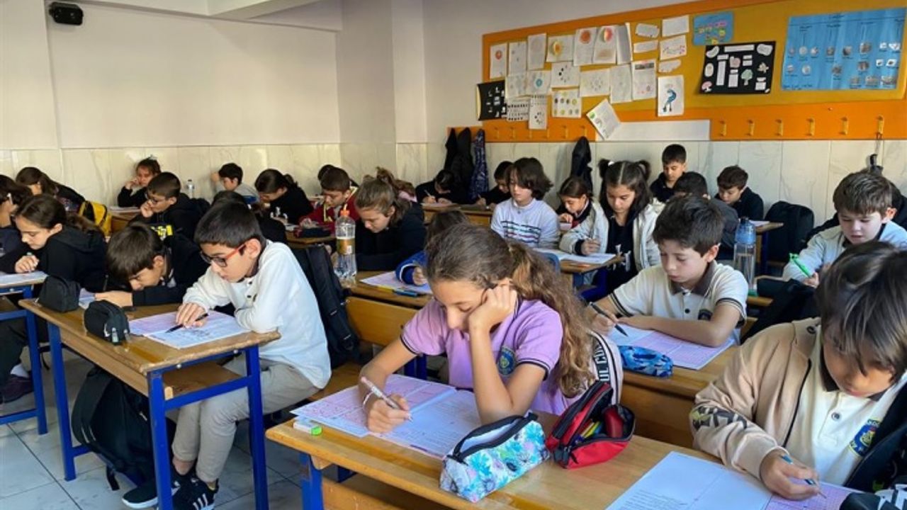 Alanya Belediyesi’nin düzenlediği  sınavda  50 bin öğrenci ter döktü