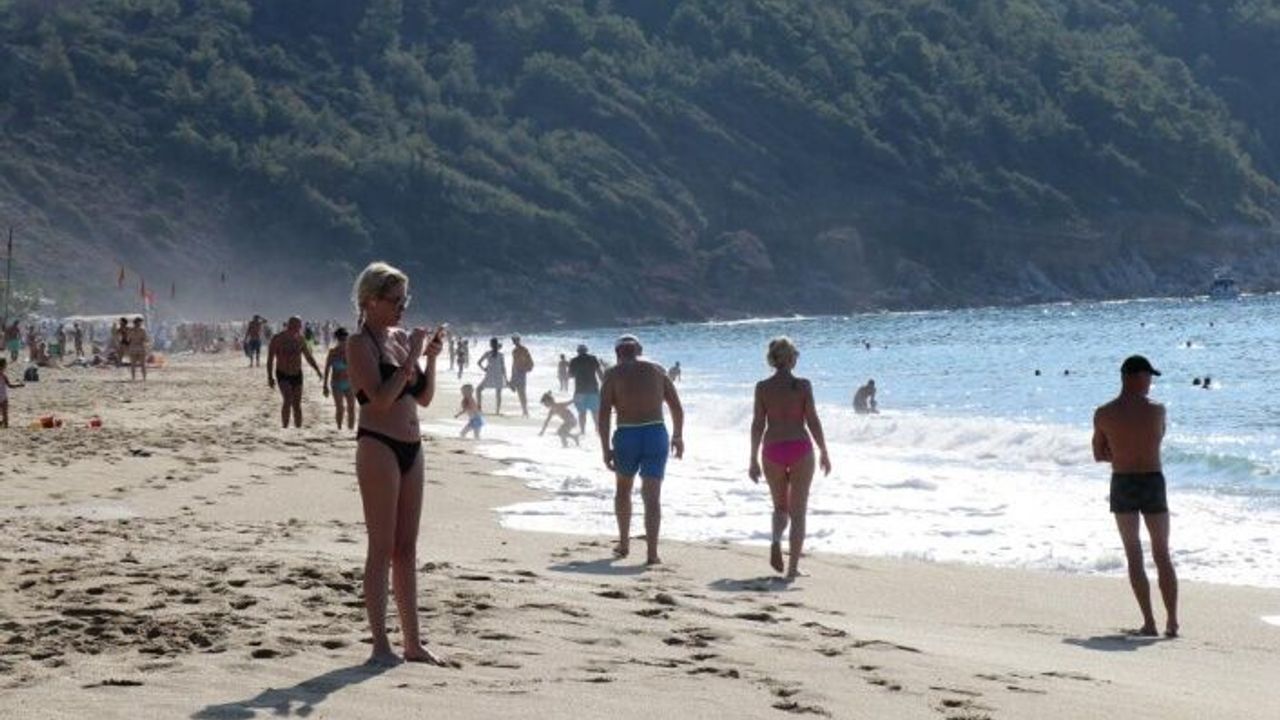 Alanya'da kasım ayında sahil keyfi