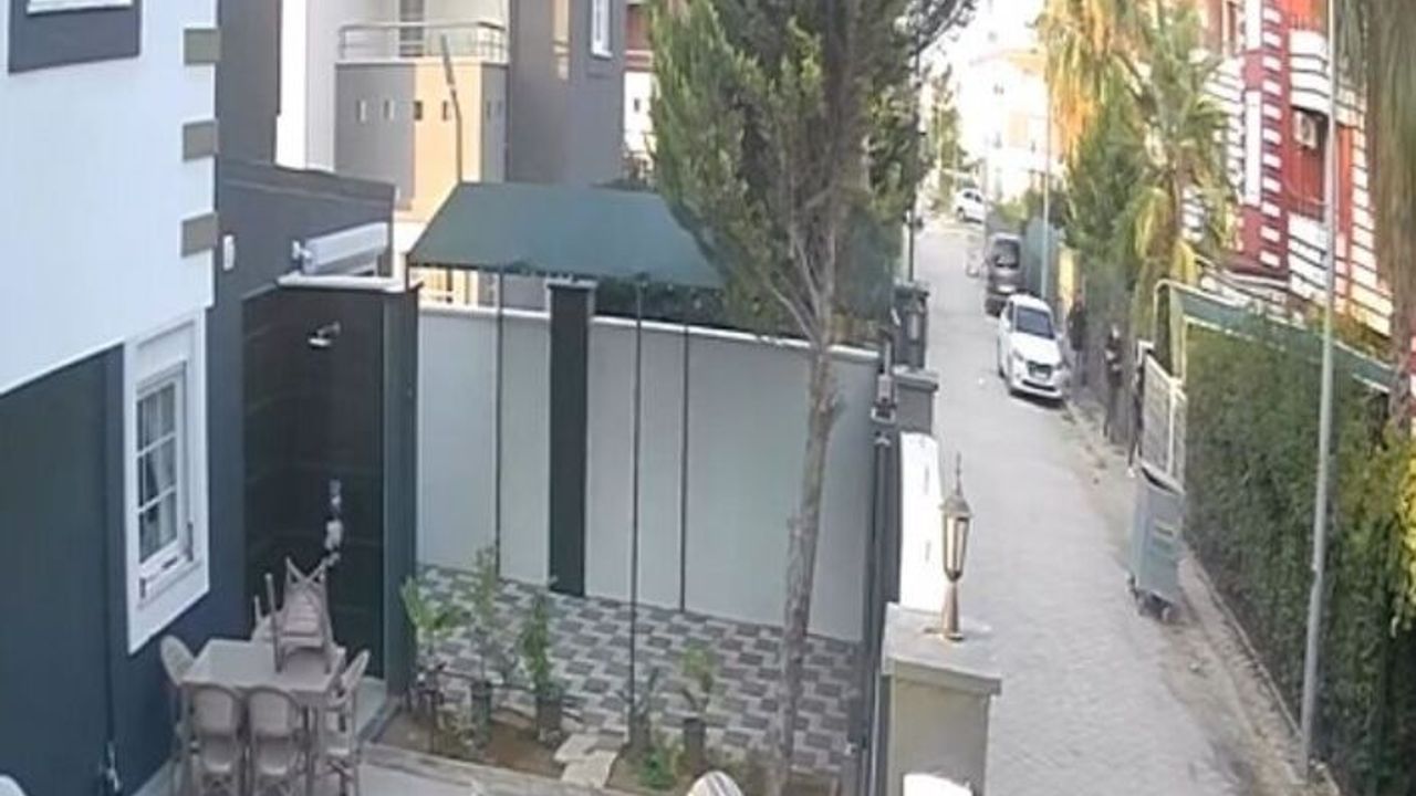 Barışmak için geldiği arkadaşını ikinci kez vurarak silahla yaraladı