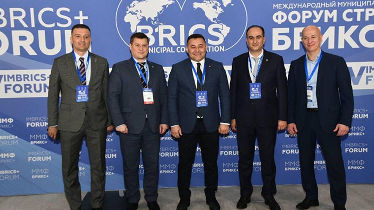 Başkan Yücel, Rusya’da ‘Uluslararası Belediyeler Forumu’na katıldı 