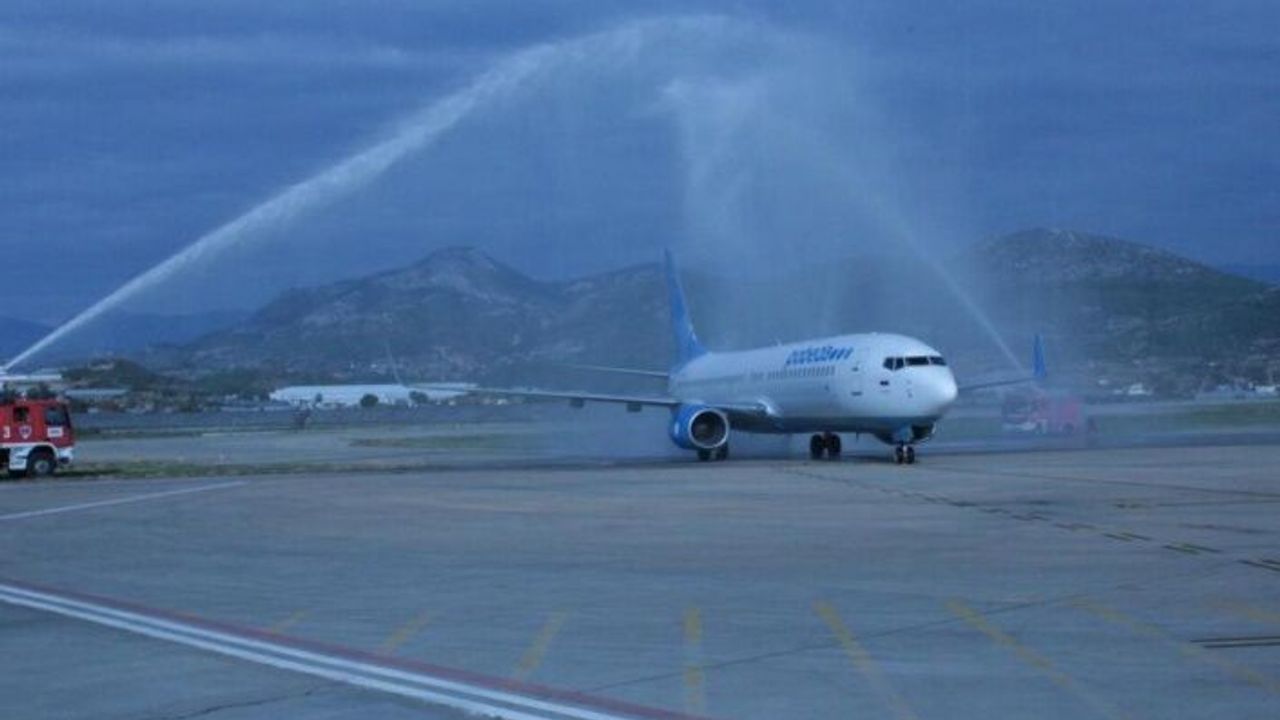 Gazipaşa-Alanya Havalimanı’na savaş sonrası ilk uçak indi
