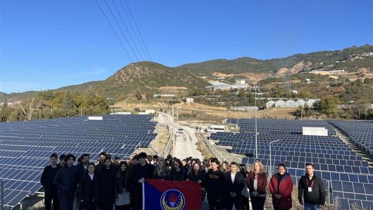 Öğrencilerden Alanya Belediyesi Güneş Enerji Santraline ziyaret
