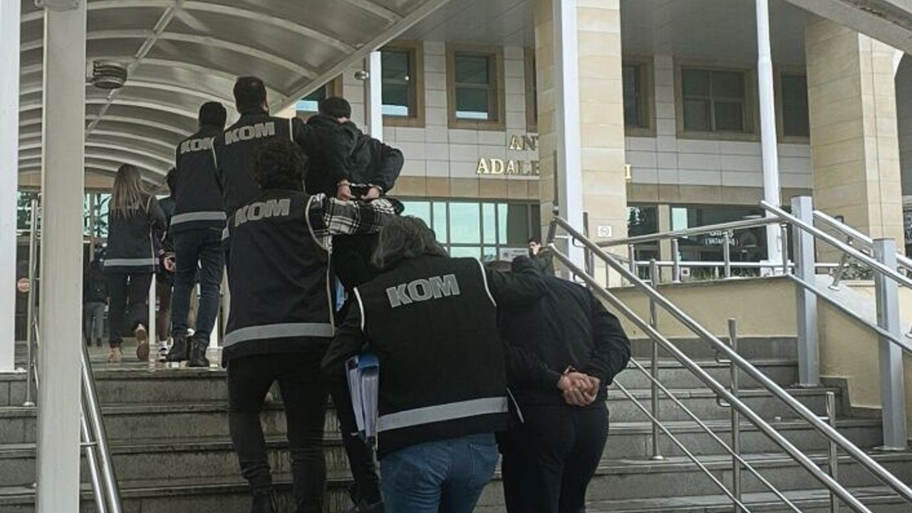 Sahte para ile esnafı dolandıran şüpheliler yakalandı