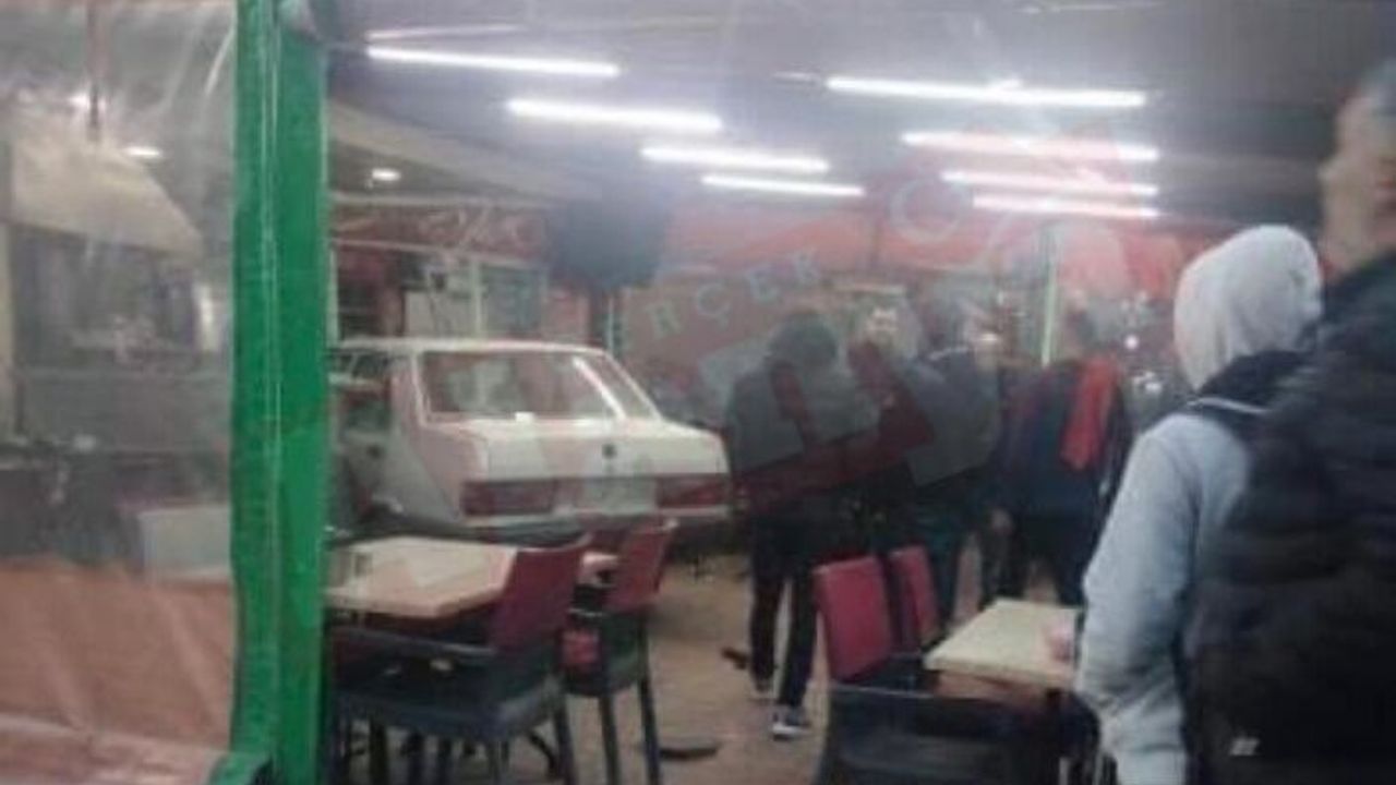 Alanya’da faciadan dönüldü | Direksiyon hakimiyeti kaybeden sürücü restorana daldı
