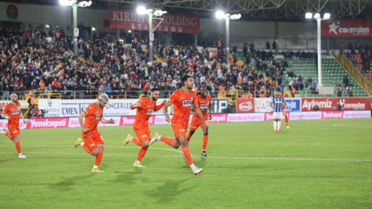 Alanyaspor, Trabzonspor’u hezimete uğrattı