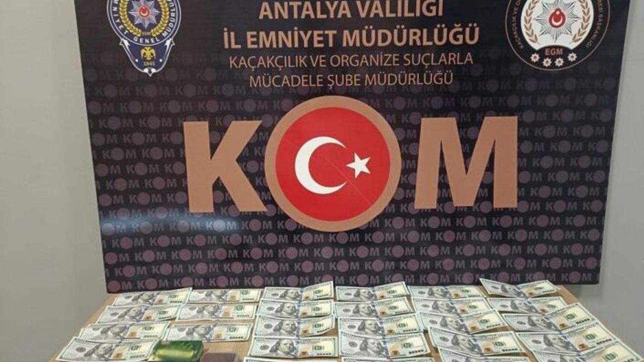 Esnafa sahte dolar veren yabancı uyruklu 4 şahıs yakalandı