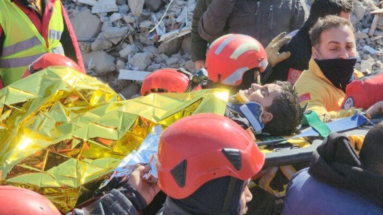 Adıyaman’da 152. saatte 8 yaşındaki Ahmet kurtarıldı | VİDEO HABER