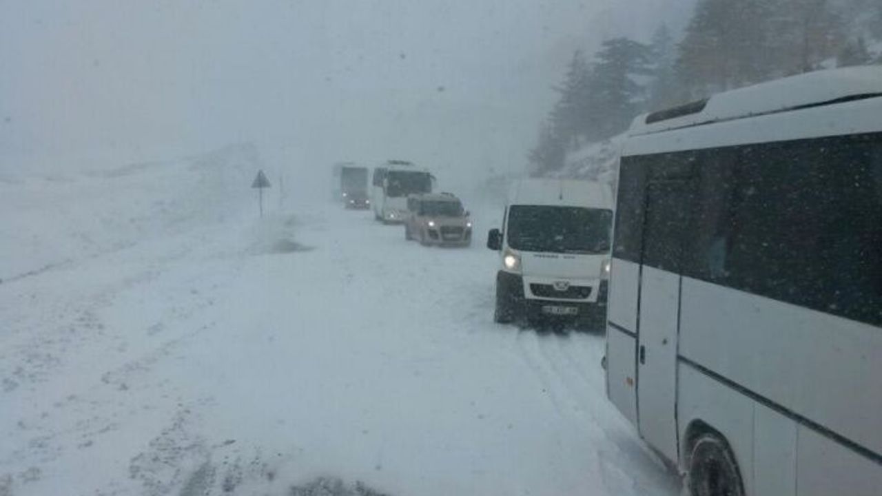 Antalya-Konya karayolu TIR'lar hariç araç trafiğine açıldı