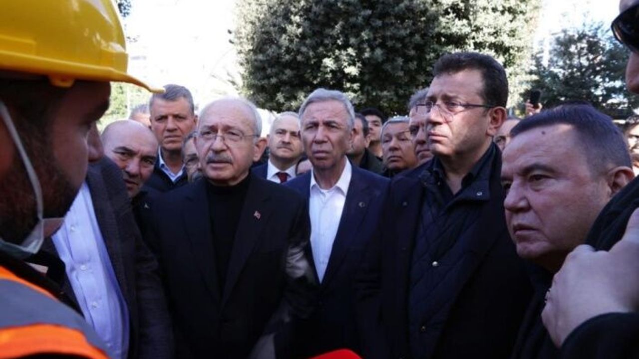Başkan Muhittin Böcek, CHP Genel Başkanı Kılıçdaroğlu ile deprem bölgesinde