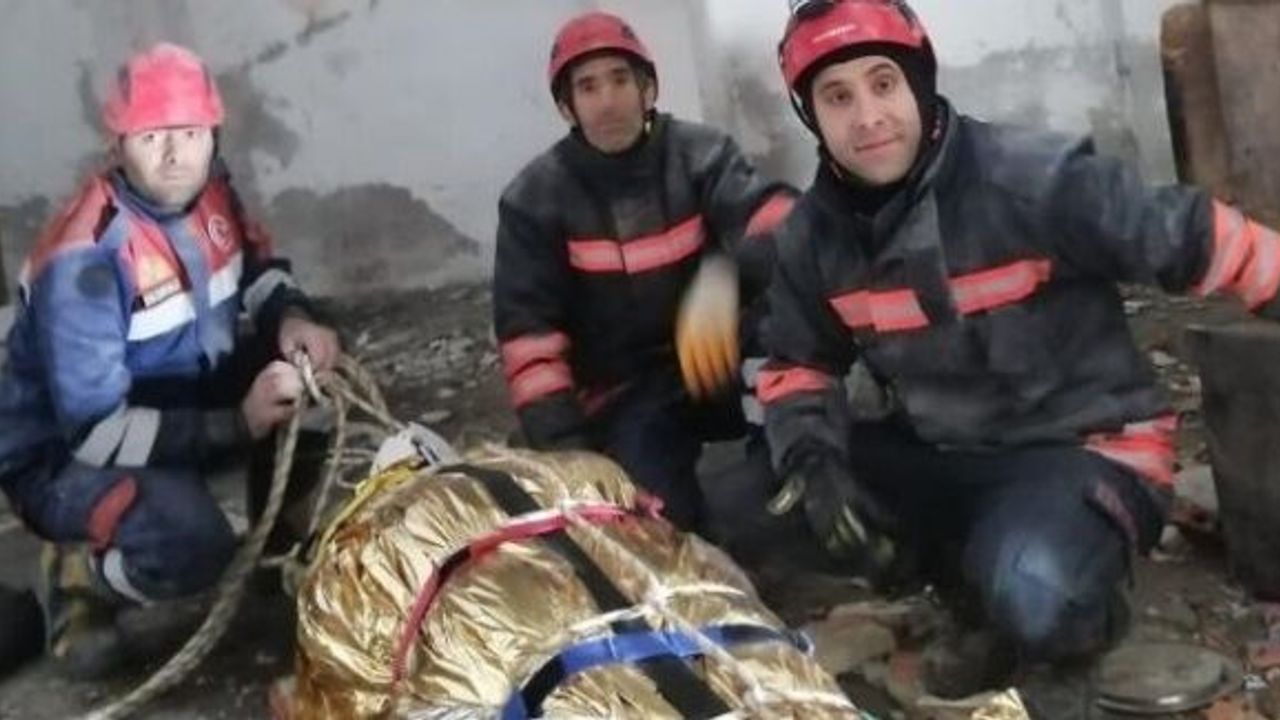 “Çok susadım çabuk olun” diyen minik Ayşenur ile annesini depremin 5. gününde kurtardılar