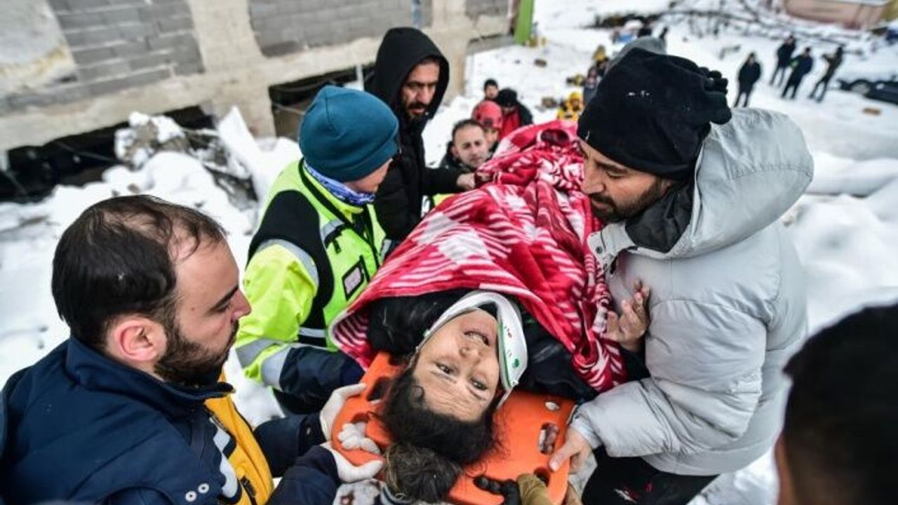 Elbistan'da bir kişi daha enkaz altından kurtarıldı