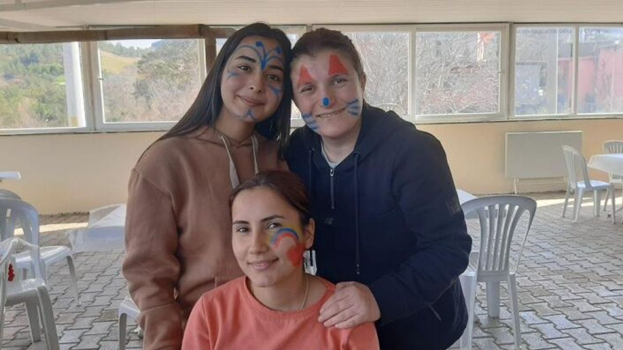 Gazipaşa'da depremzedelere psikolojik destek veriliyor