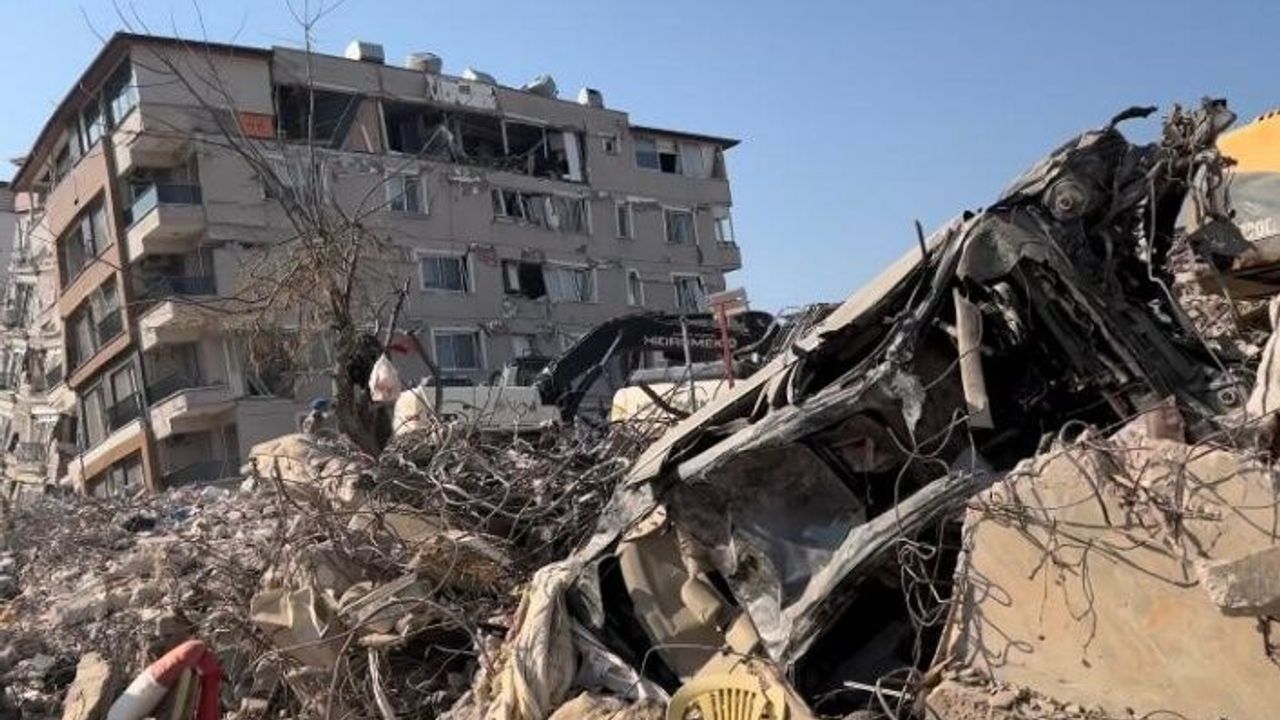 Hatay'da o cadde yerle bir oldu: Görüntüler hayalet şehri andırdı