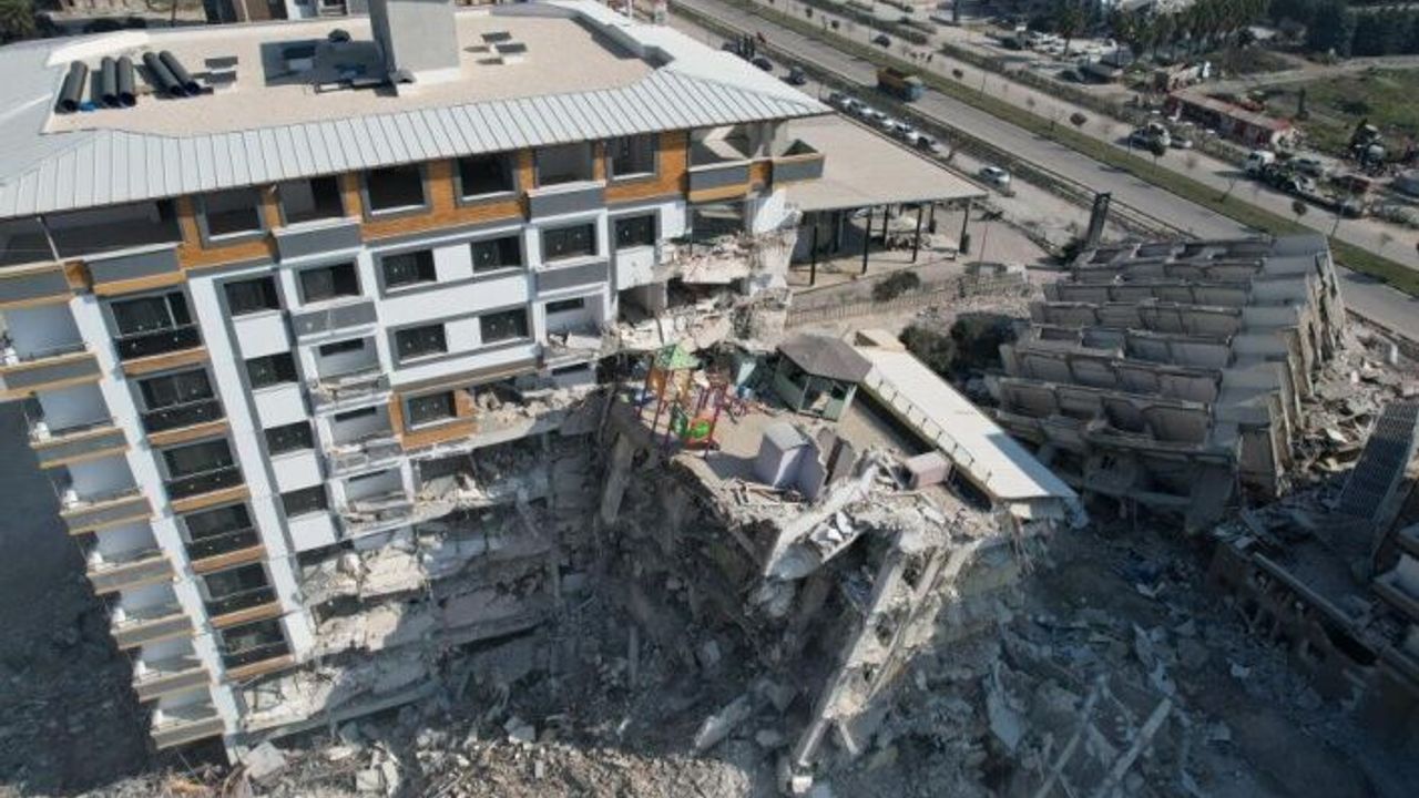 Hatay'da yıkılan binada kolon kesildiği iddiası