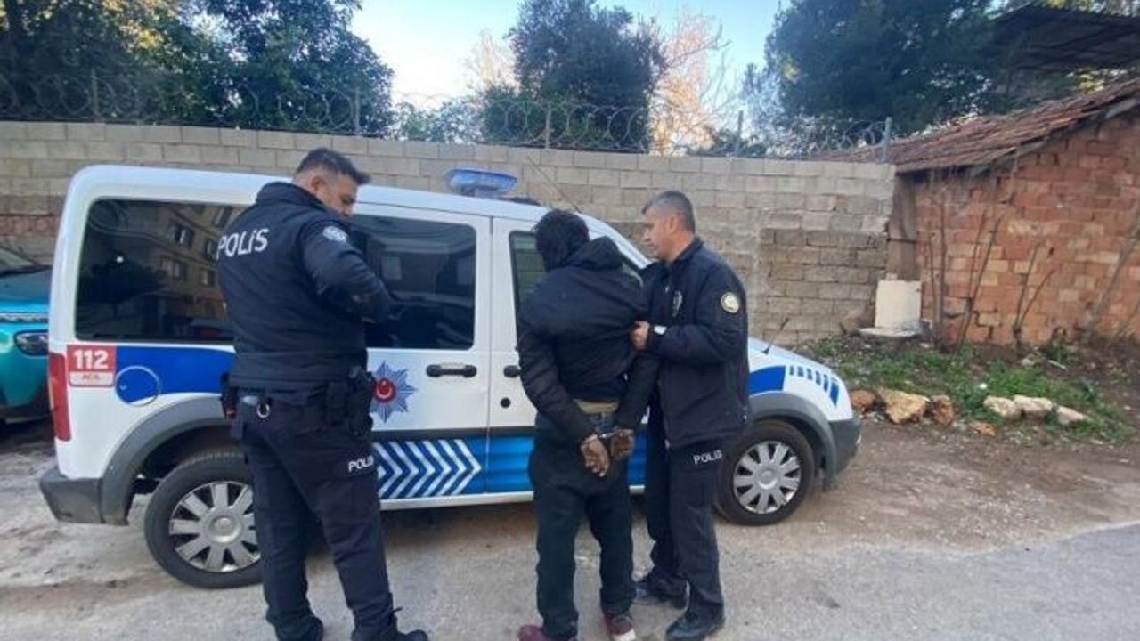 Hırsızlık şüphelisi kendisini asansör dairesine kilitledi