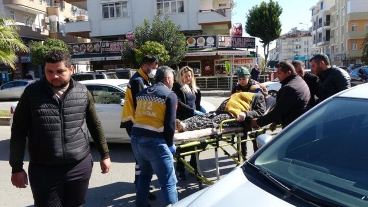 Maraş’tan gelen depremzedeler kaza yaptı: 5 yaralı | VİDEO HABER