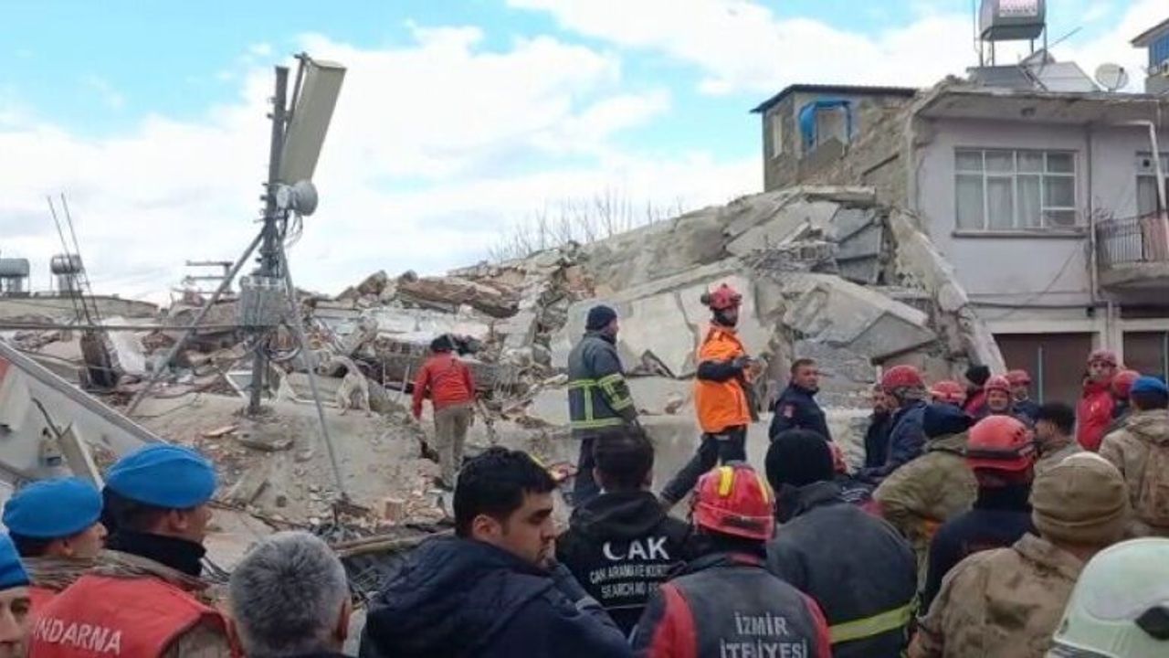 Osmaniye'de hasar gören bina çöktü |  Arama kurtarma çalışması başlatıldı | VİDEO HABER