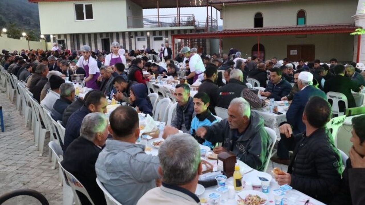 AK Parti Alanya ilk Gönül Sofrası’nı kurdu