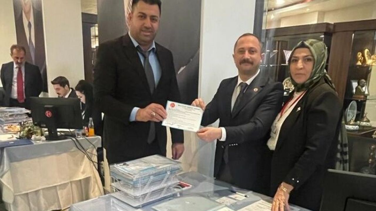 Alanya'da İş insanı MHP aday adaylığına başvurdu