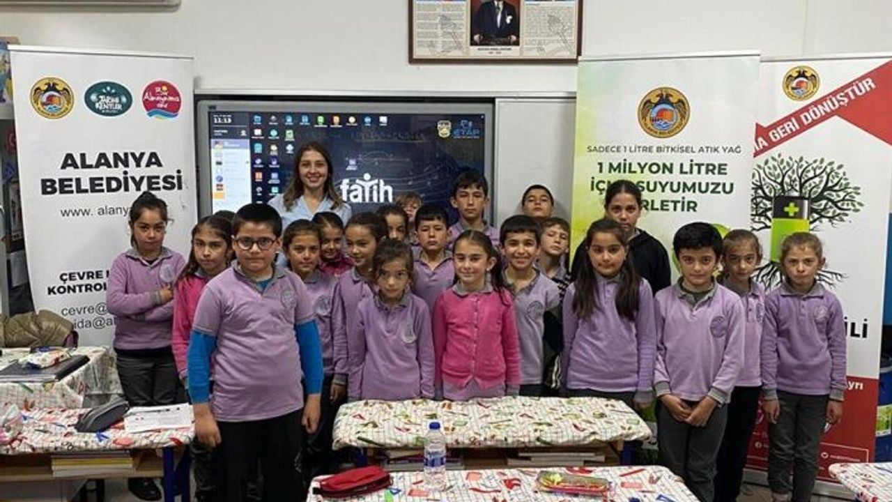 Alanya’da çevreci öğrenciler bitkisel atık yağların ayrı toplanmasına destek oluyor