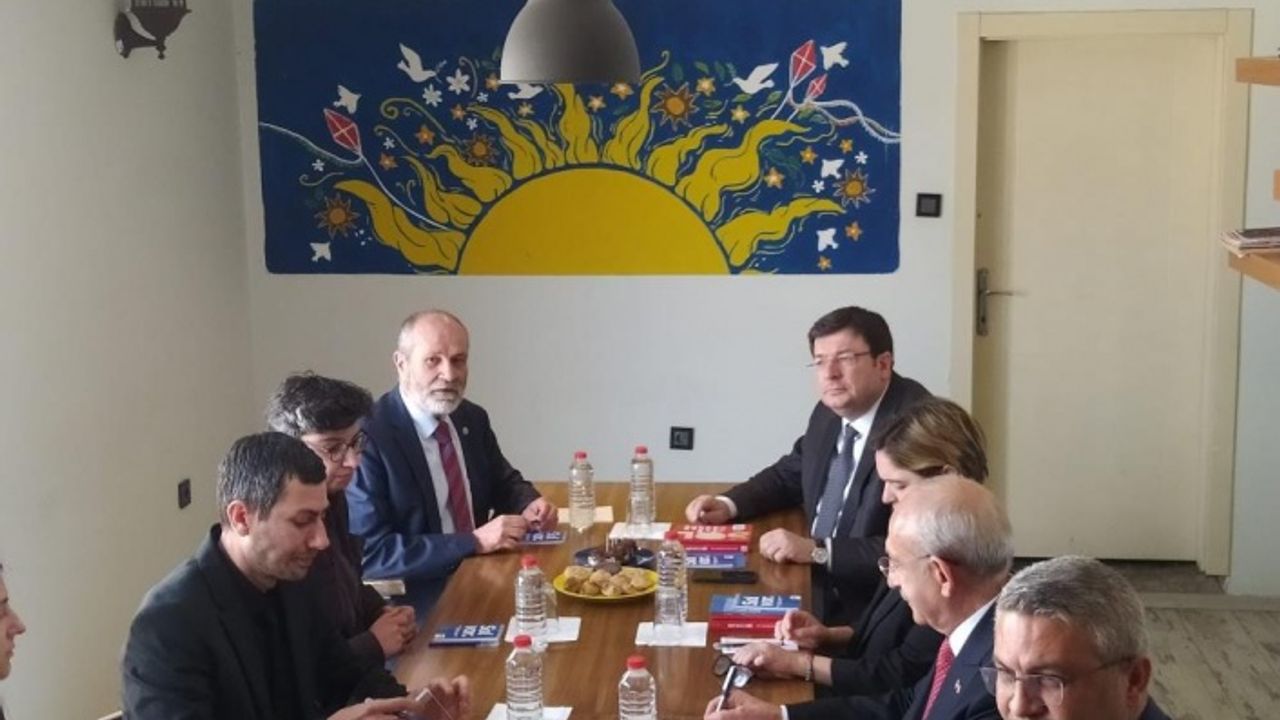 Altılı masa toplantısının ardından Kılıçdaroğlu, SOL Parti'yi ziyaret etti