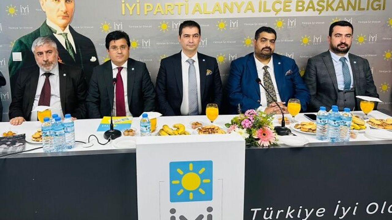 İYİ Parti Alanya’da mazbata ve rozet töreni