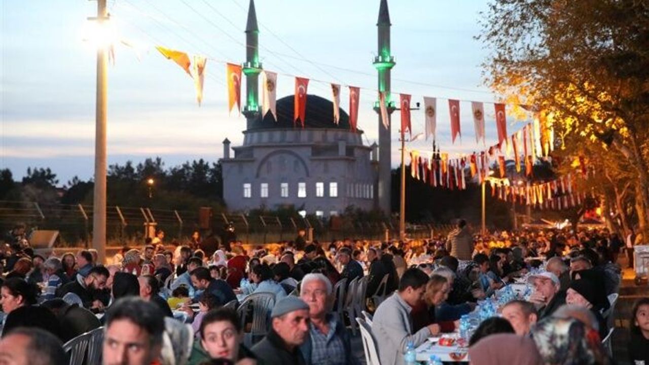 Başkan Yücel Avsallar iftar sofrasında vatandaşlarla buluştu