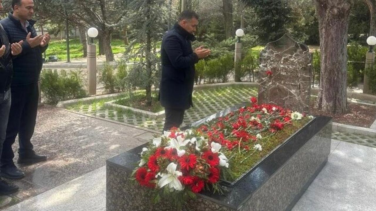 Başkan Yücel, merhum Alparslan Türkeş’in kabrini ziyaret etti