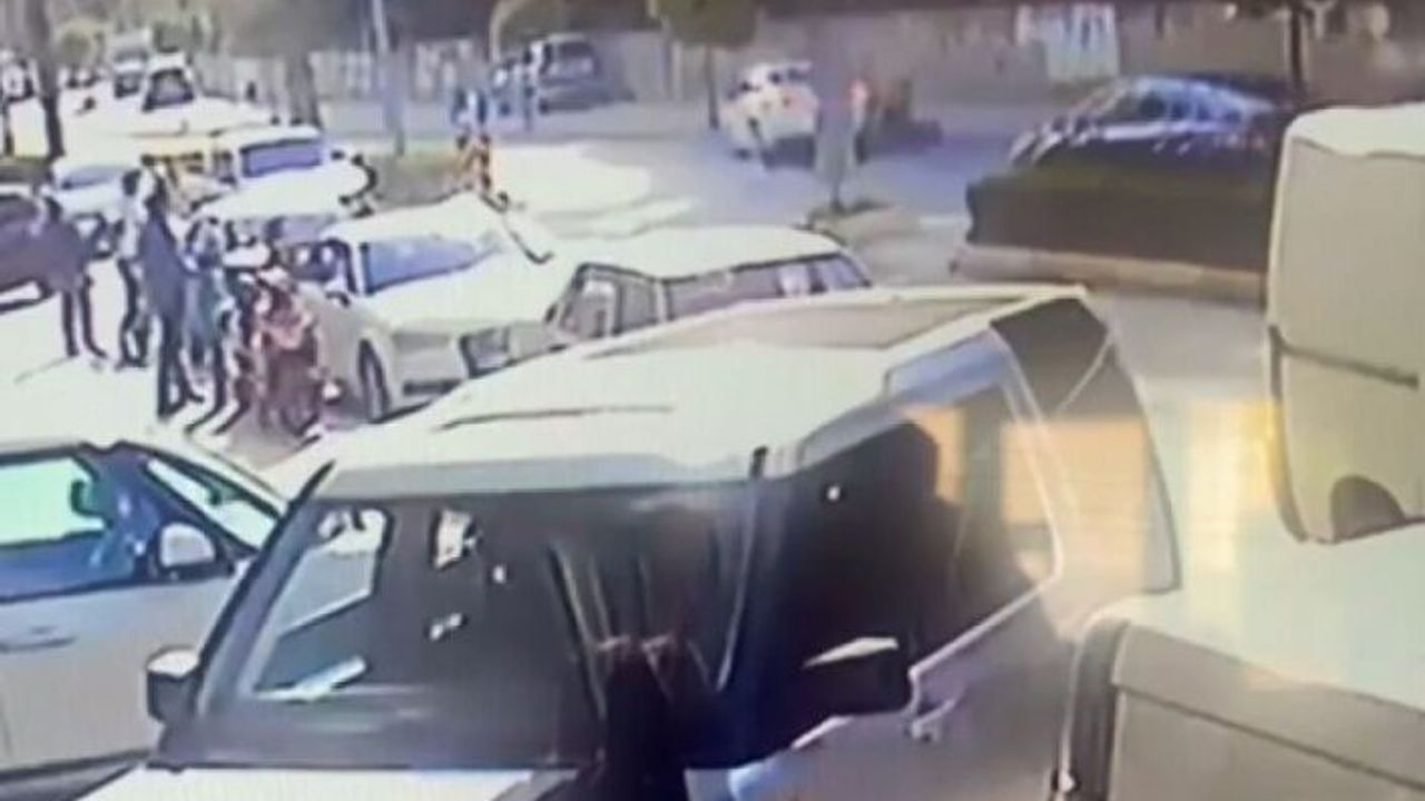 Motosiklet sürücüsünün hastanelik olduğu kaza kamerada | VİDEO HABER