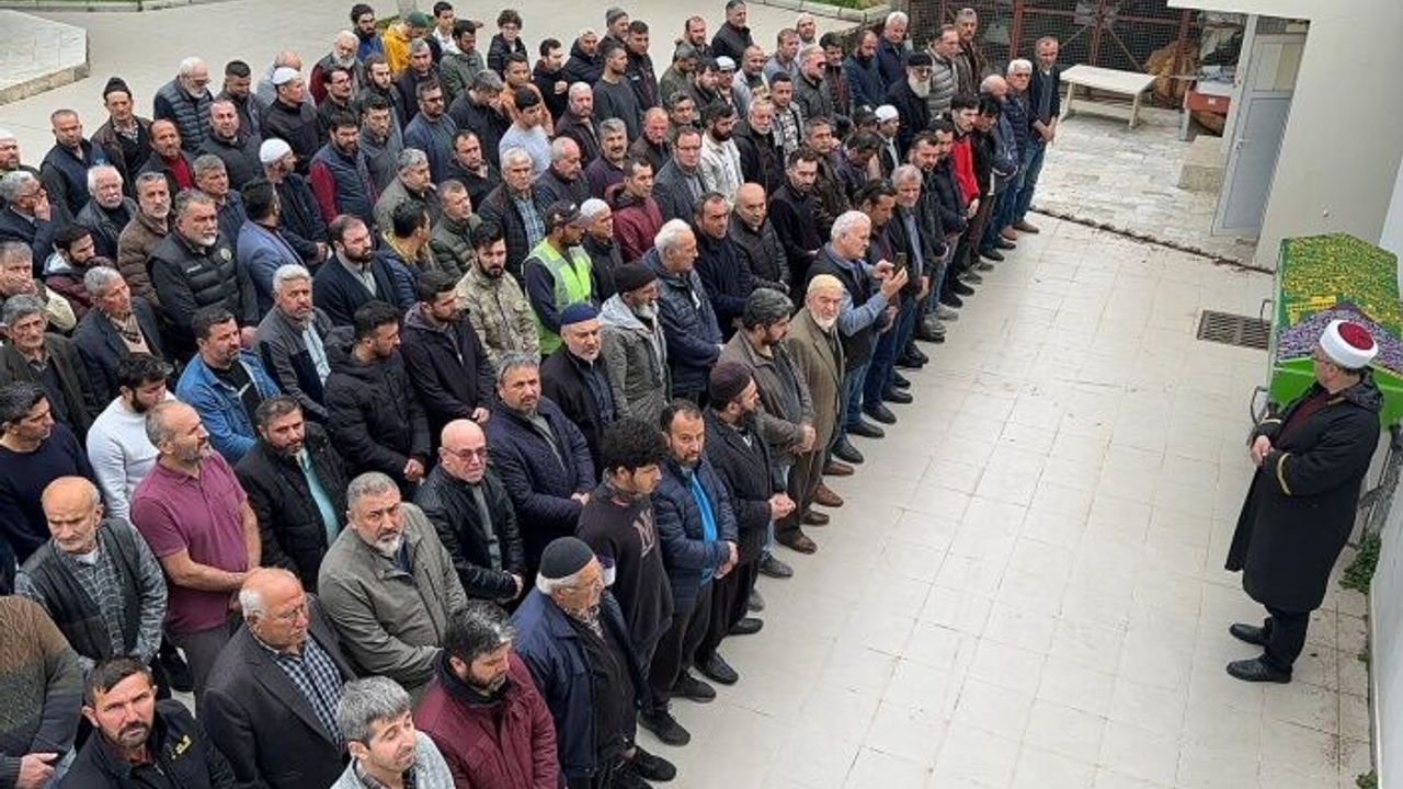 Öznur Yıldız'ın annesi son yolculuğuna uğurlandı