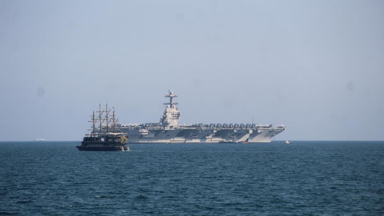 ABD uçak gemisi Antalya’ya demirledi