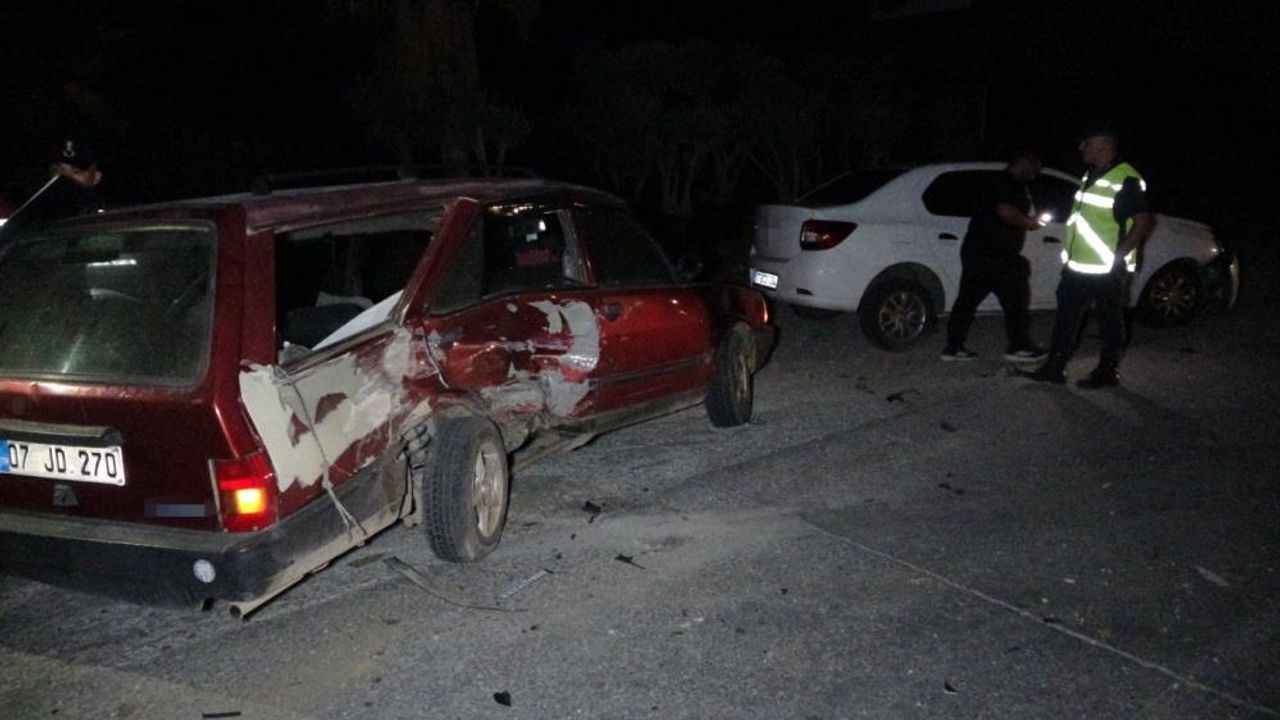 D-400 Karayolu'nda iki otomobil çarpıştı: 6 yaralı