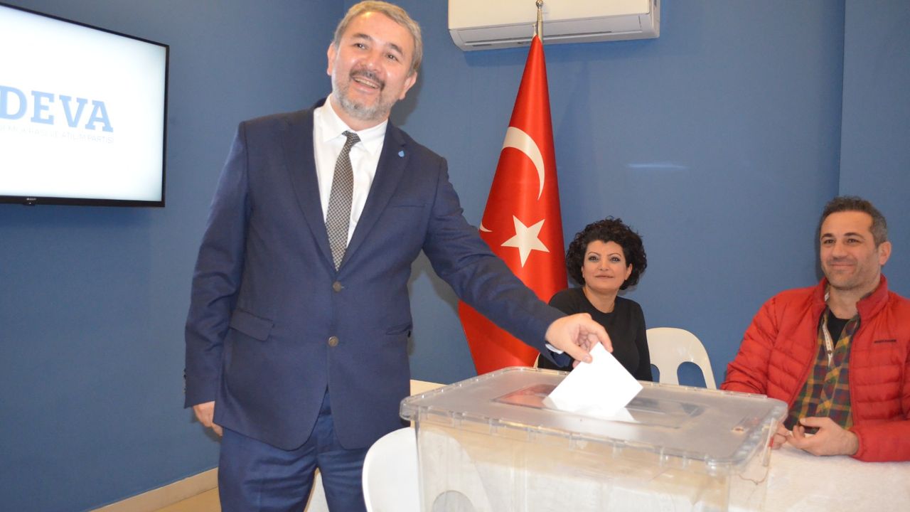 DEVA Partisi Alanya’da Özkan tekrar ilçe başkanı seçildi