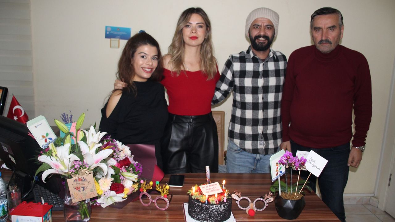 İnternet Editörümüz Damla Erciyas’a doğum günü sürprizi