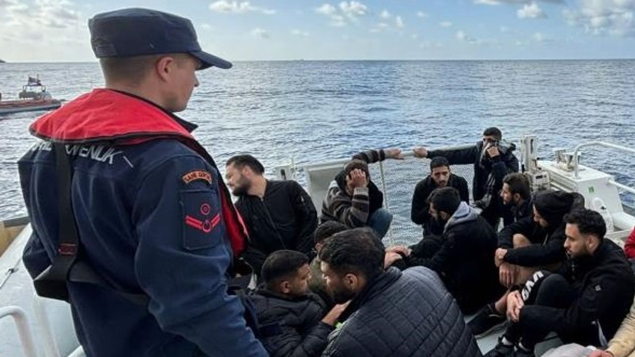 Ülkeyi terk etmeye çalışan 22 düzensiz göçmen yakalandı