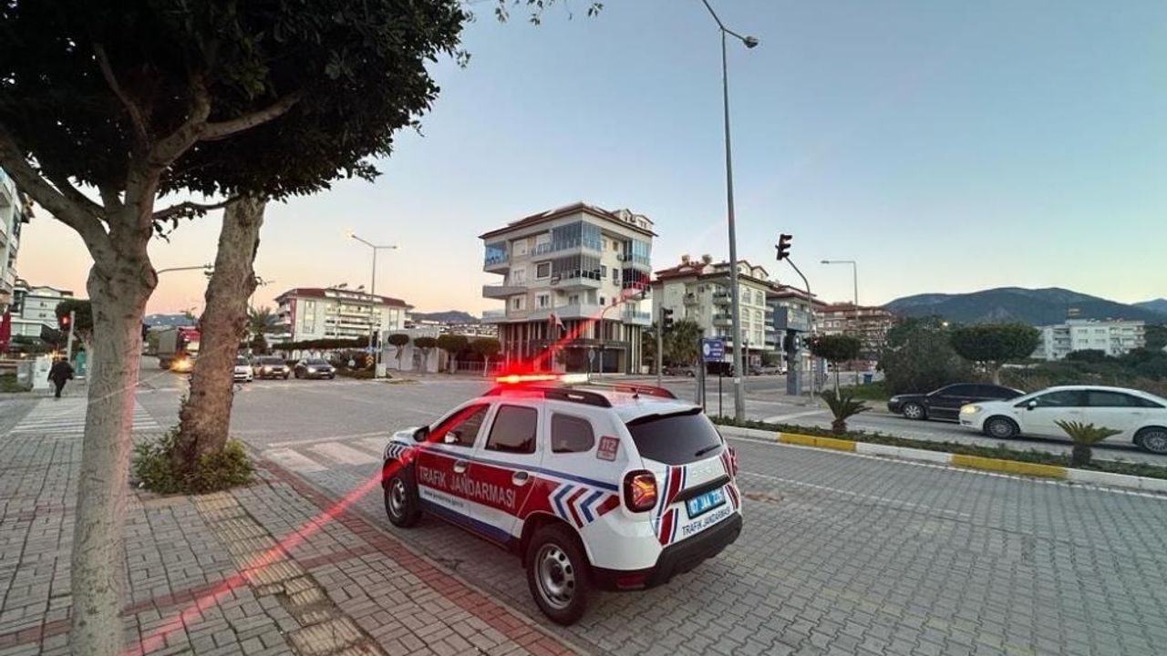 Alanya'da jandarmadan 36 araç sürücüsüne ceza yağdı