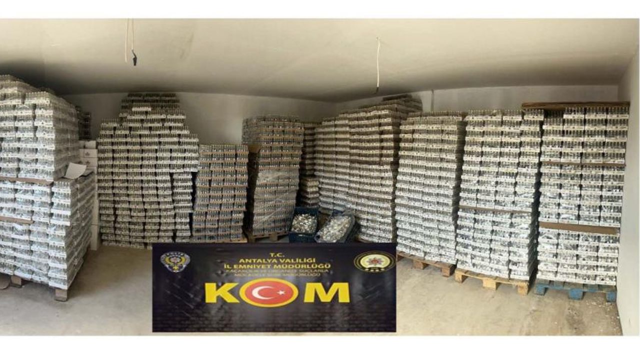 Antalya'da 180 bin şişe sahte alkol yakalandı