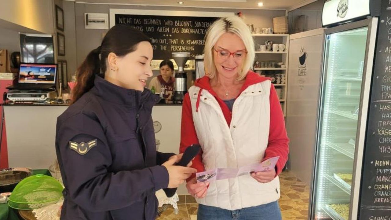Alanya'da  jandarmadan çalışan kadınlara KADES bilgilendirmesi