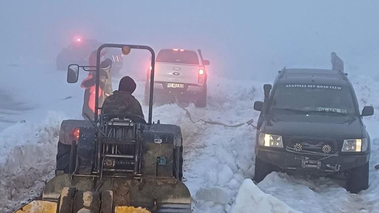 Alanya'nın komşusunda karda mahsur kalanları Büyükşehir ekipleri kurtardı